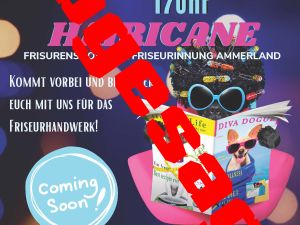 Motivierte Azubis frisieren auf der Bühne